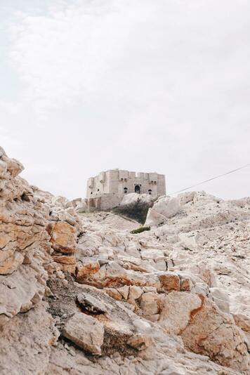 Une vue du Fort de Pomègues